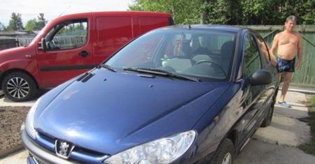 Piorun trafił w jego samochód. Zobacz niezwykły efekt
