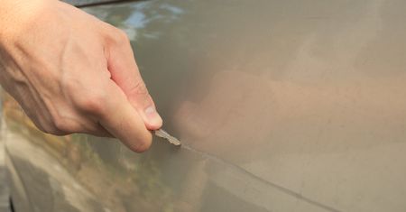 Gdynia: 65-latek od roku niszczył auta. Bo były źle zaparkowane