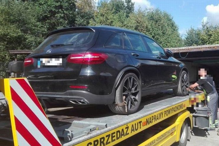 Policjanci odzyskali skradziony samochód. Warty jest ponad 350 tys. zł