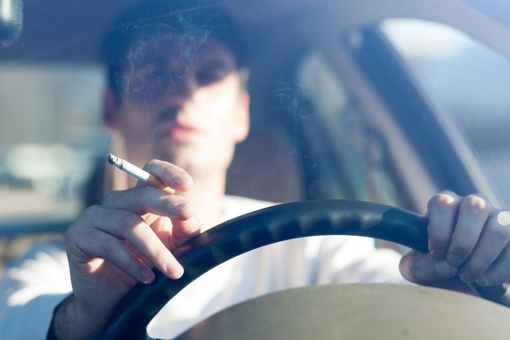 W samochodzie nie zapalisz. Nadchodzi nowe prawo