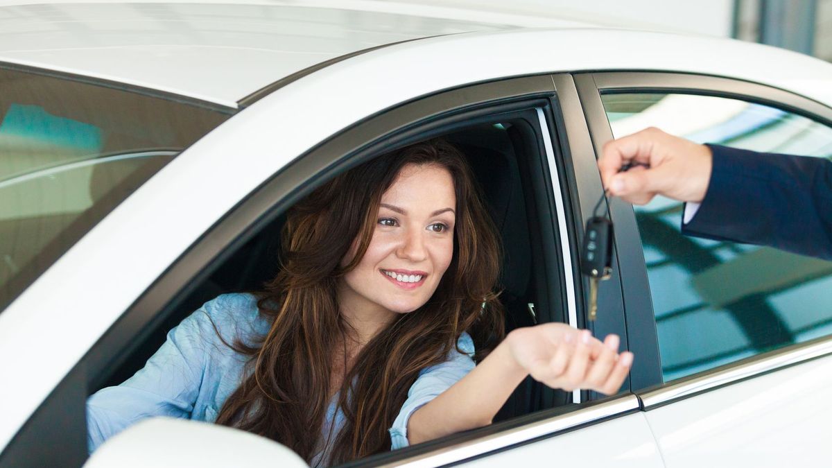 Opłaty związane z rejestracją samochodu uiszcza się w odpowiednim urzędzie