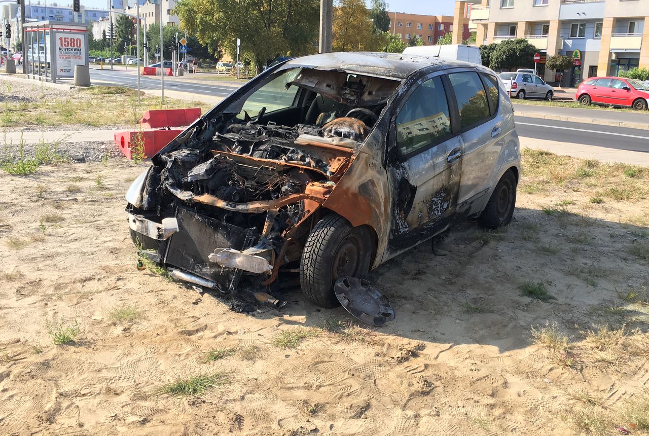 "Spalili" auto w geście protestu i... narobili dymu. Internauci: Idiotyzm!