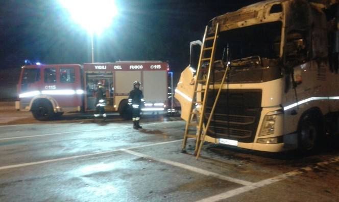 Tragedia we Włoszech. Kierowca polskiego tira spłonął w jego kabinie