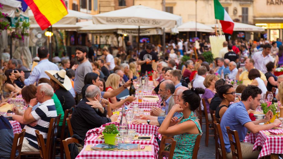 Rzym. Restauracje na placu Campo De Fiori zawsze są pełne 