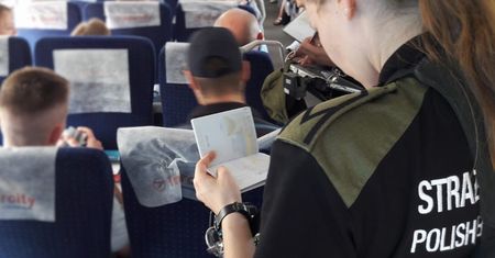 Schował się w toalecie pociągu. Turek chciał wjechać do Polski