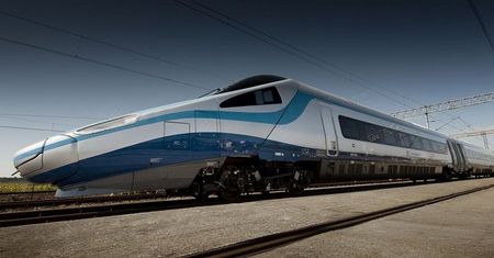 Przejeżdżali przez tory w niedozwolonym miejscu. Tuż przed pendolino