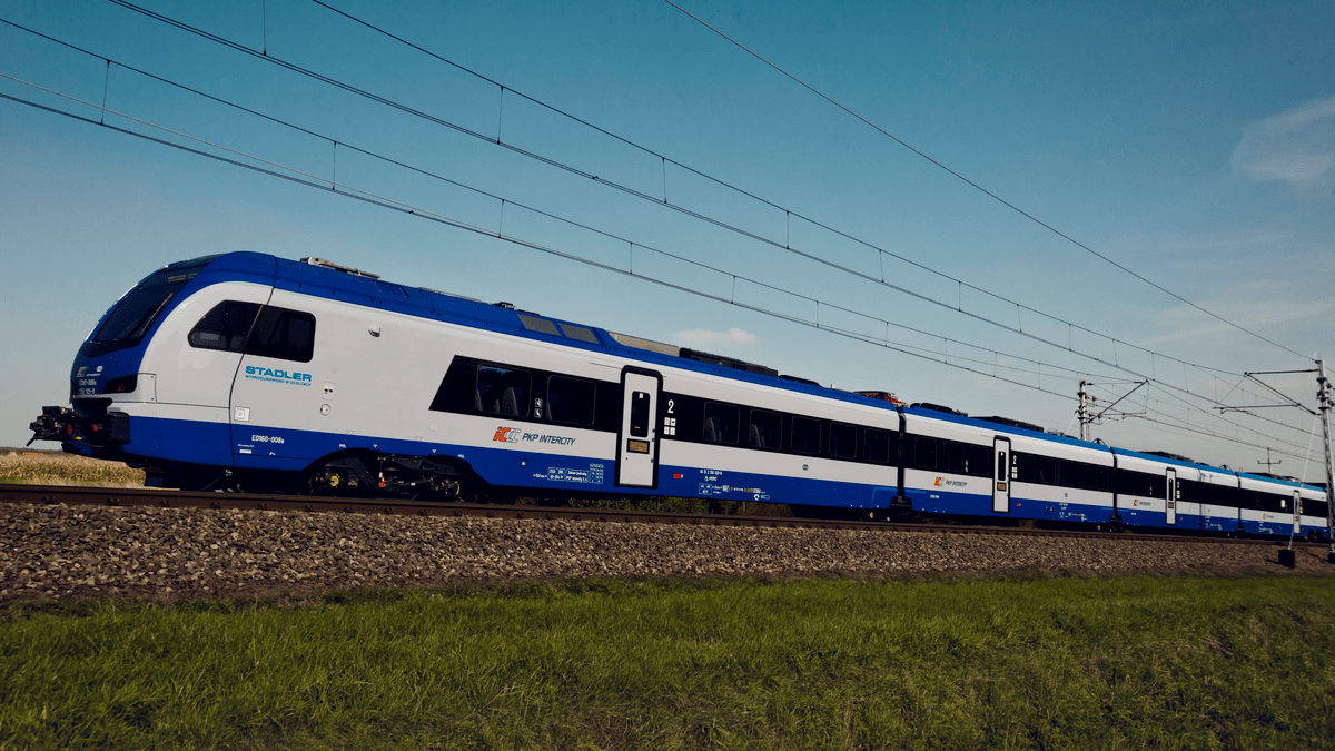 EZT wyprodukowany przez Stadler w barwach PKP Intercity