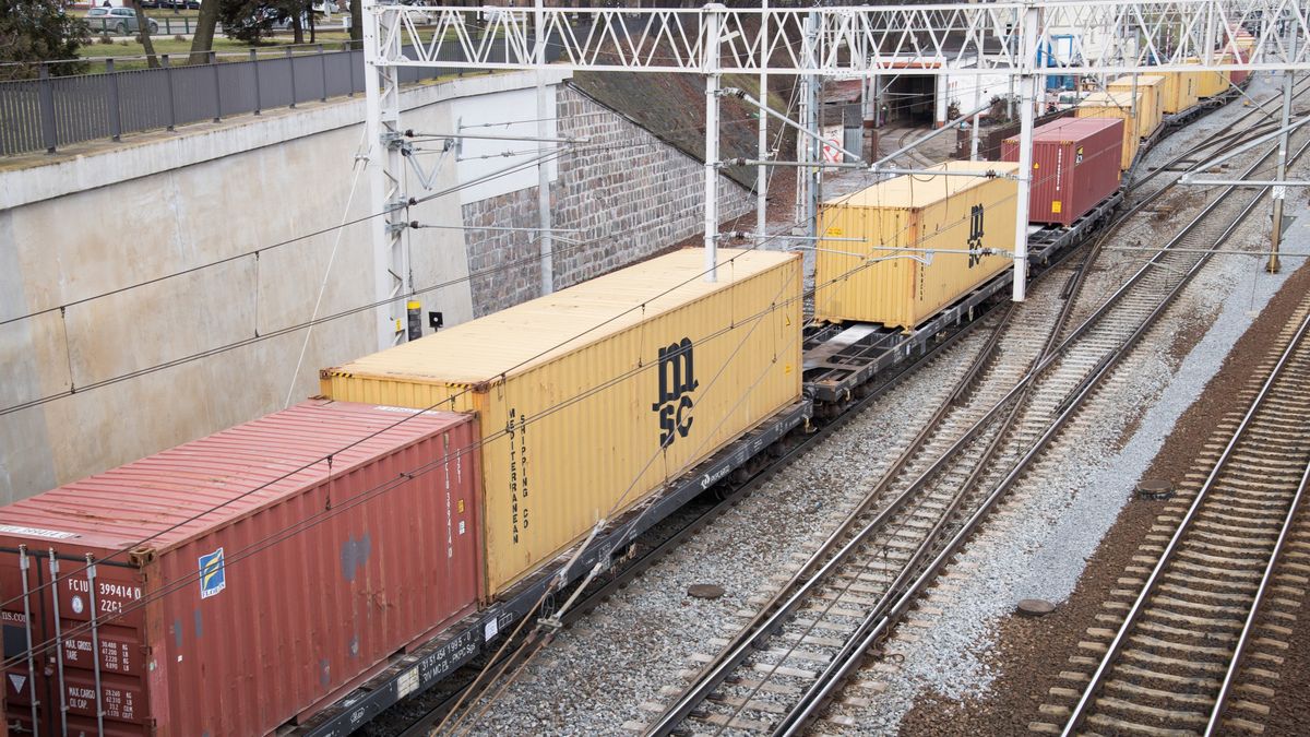 Pociąg z dostawa maseczek ma 12 kwietnia dotrzeć do Niemiec