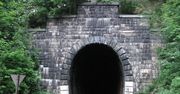 Najdłuższy kolejowy tunel w Polsce. Właśnie jest remontowany