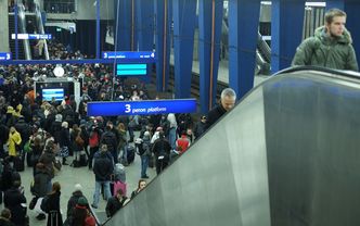 Setki minut opóźnienia, dziesiątki zatrzymanych pociągów. Weekendowy paraliż na kolei