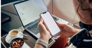 Dużo latam. Włączam tryb samolotowy w telefonie, a i tak mogę wysyłać SMS-y podczas lotu