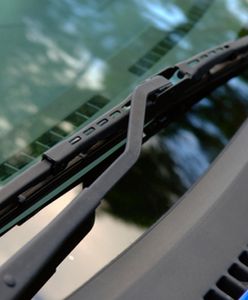 Zadbaj o dobrą widoczność przedniej szyby