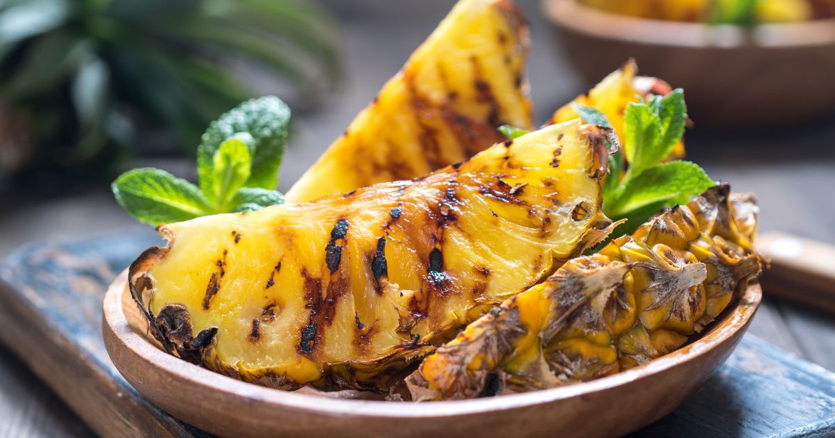 Ananas z grilla - Pyszności; źródło: Adobe Stock