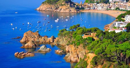 Tossa de Mar - urokliwy kurort na Costa Brava