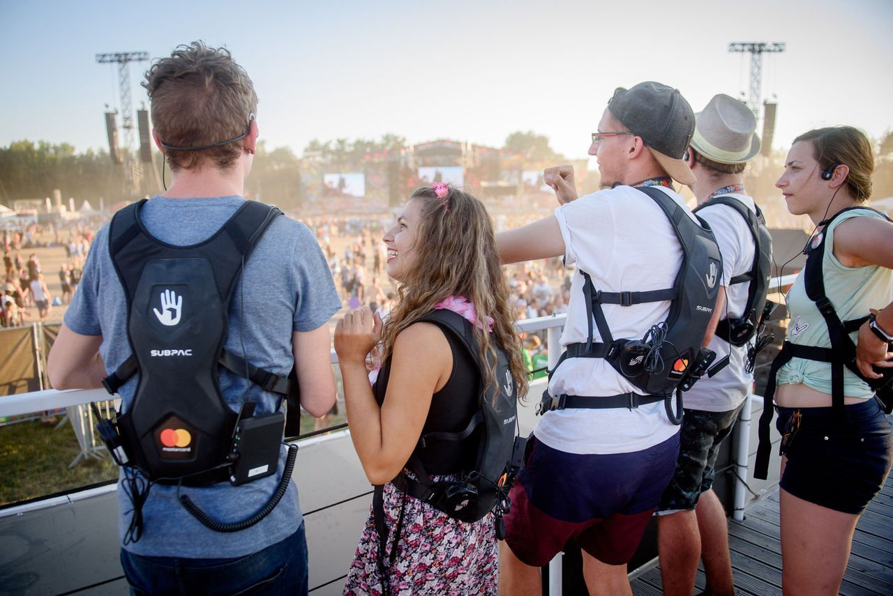 Pol’and’Rock Festival. Dawny "Woodstock" ze świetnym pomysłem Mastercard. Pomogą niesłyszącym "słuchać" muzyki