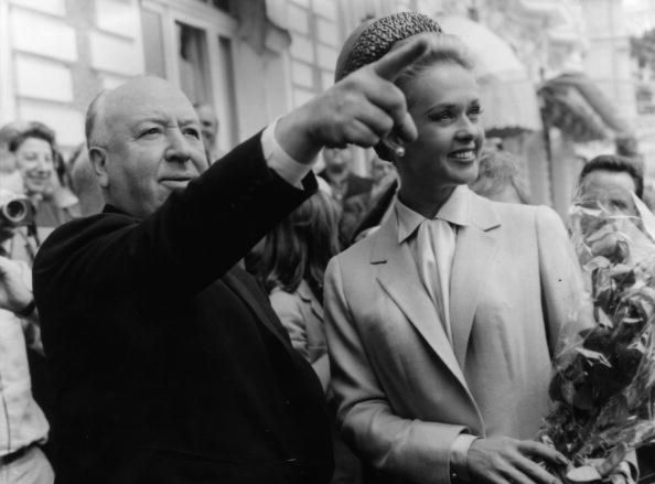 Alfred Hitchcock: geniusz i tyran. Aktorce z "Ptaków" przywiązał kruki do ciała i zamknął w klatce