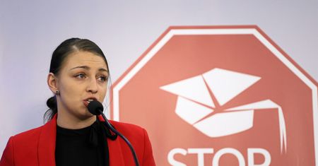 Posłanka PO walczy o wpuszczenie psów do Sejmu. "Opozycja zajmuje się poważnymi sprawami"