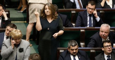 Środkowy palec, czyli koniec Joanny Lichockiej? Polacy nie mają wątpliwości, ale PiS woli milczeć