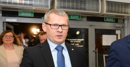 Kandydat PiS na prezydenta Bełchatowa zarabia 100 tys. złotych. "To średnia pensja w kopalni"