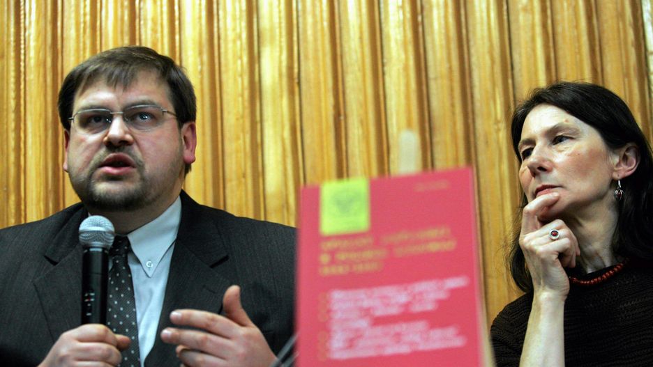 Henryk Głębocki jest pracownikiem IPN i UJ