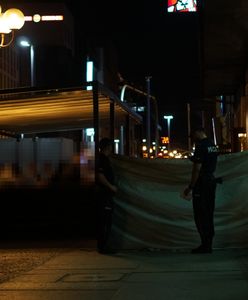 W centrum Wrocławia zmarł bezdomny. Goście jedli w ogródku przy parawanie ze zwłokami