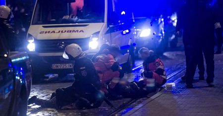 Marsz Niepodległości 2019 we Wrocławiu. Ranni policjanci i 14 zatrzymanych