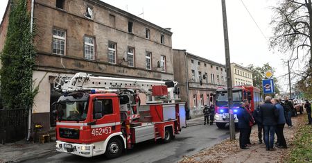 Pożar w Inowrocławiu. Znane są pierwsze przyczyny katastrofy. 60-latek usłyszał zarzuty