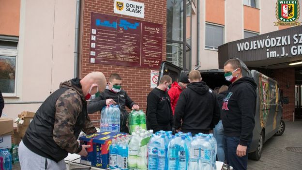 Kibice Śląska Wrocław zebrali dary dla personelu medycznego szpitala przy Koszarowej