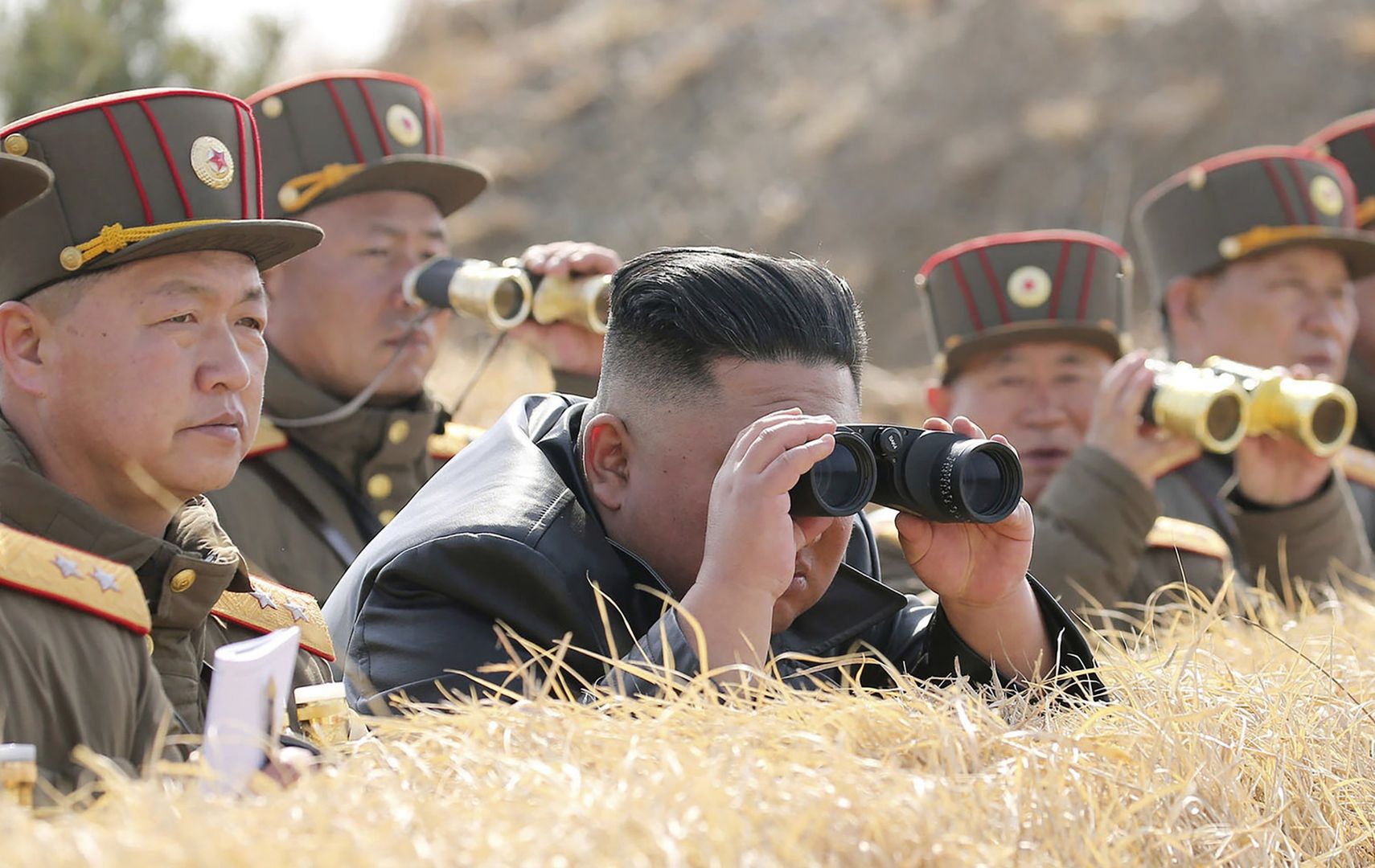 Korea Północna. Kim Dzong Un nadzoruje próbę rakietową
