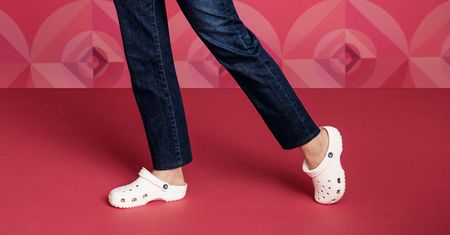 Najbrzydsze buty ever sprzedają się, jak świeże bułeczki