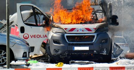 Warszawa. Wybuch samochodu na Bemowie. Są ofiary śmiertelne i ranni