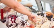 Jedną łyżeczką próbowały smaków w lodziarni. Niedopuszczalne zachowanie w stanie pandemii