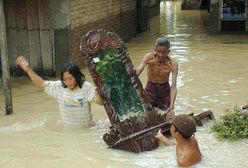 66 osób zginęło w powodzi na Sumatrze