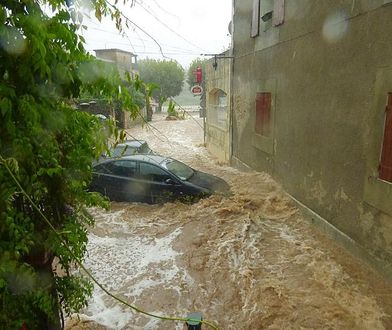 Francja. 1600 osób ewakuowanych z powodu ulewy. Woda porywa nawet samochody