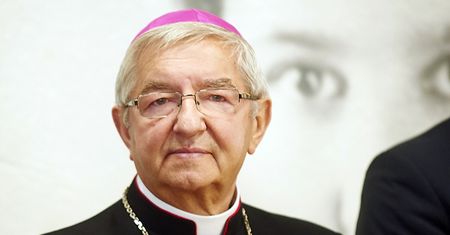 Wojskowa emerytura arcybiskupa Głódzia. W wojsku służył 15 lat, a MON płaci jak za 35