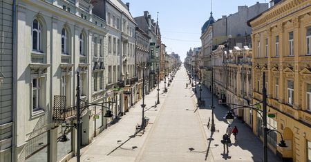 Strach przed koronawirusem zatrzymuje ludzi w domach. Transport w miastach odczuwa skutki