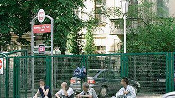 Bezrobotni przed łódzkim urzędem