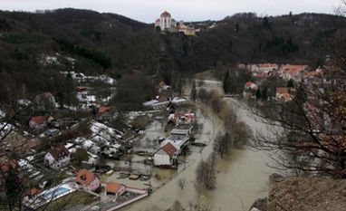 Powodzie w Europie Środkowej - zginęło pięć osób, setki ewakuowano