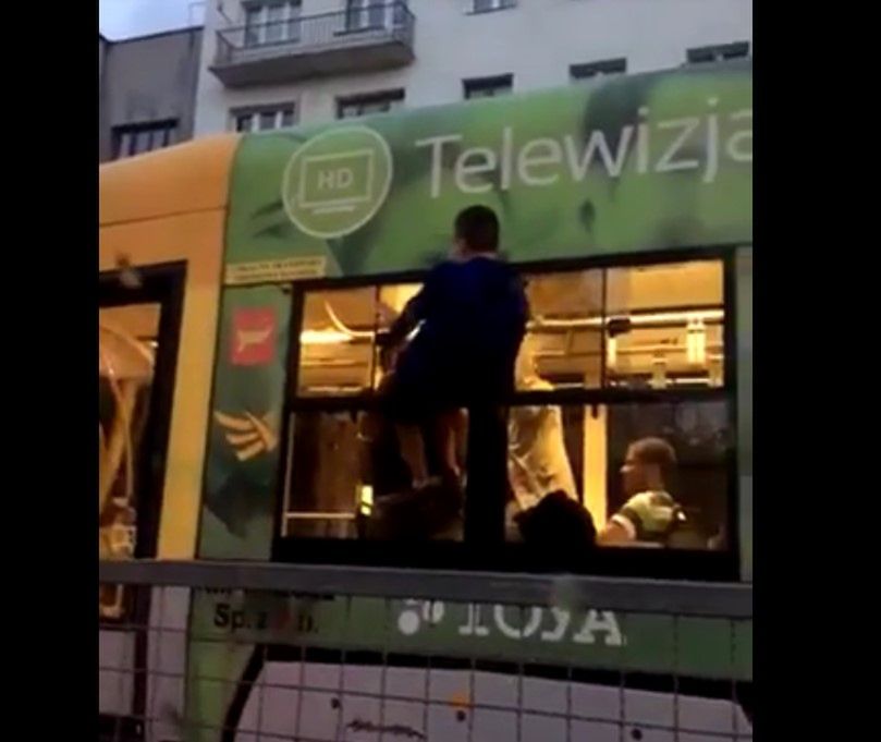 Nie miał biletu. Do czego zdolni są pasażerowie tramwajów? [WIDEO]