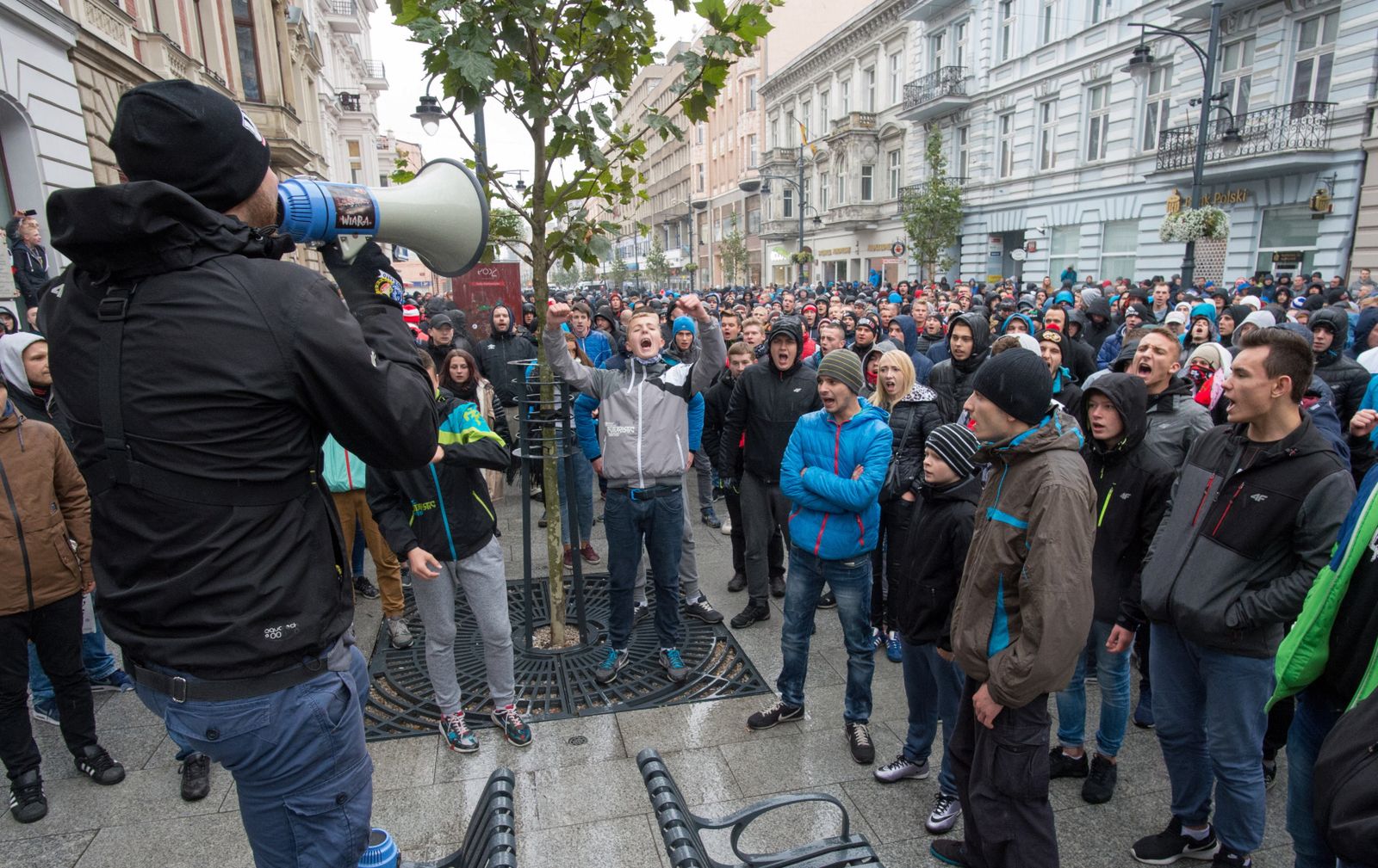 Przepychanki łódzkich pseudokibiców z policją