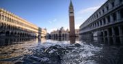 Wenecja. Plac św. Marka zamknięty. Powódź wdziera się do miasta