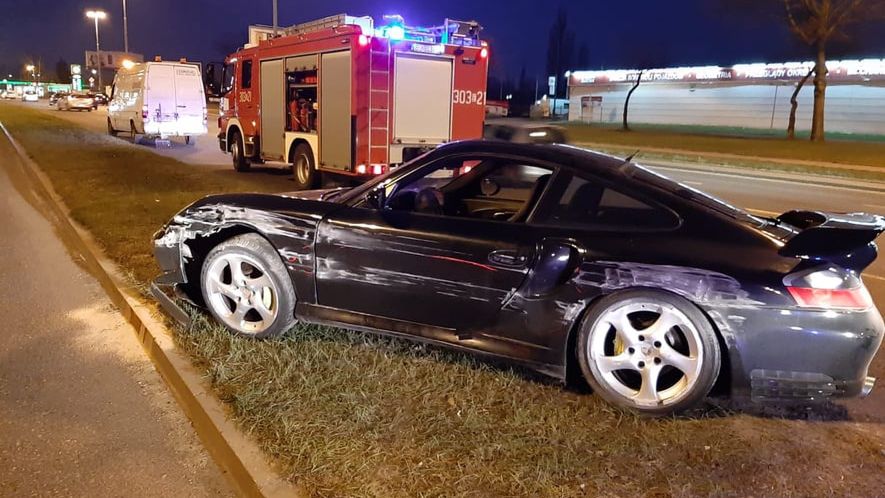 41-latek skasował porsche, a miesiąc wcześniej audi