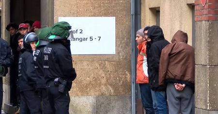 "Straszni migranci" z Rimini do nas nie przyjadą. Wystarczy spojrzeć na ofertę kieszonkowego