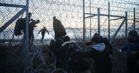 Gorąco na granicy z Turcją. Premier Grecji reaguje na uchodźców