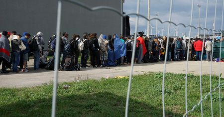 Austriacy stawiają wojsko na granicy z Włochami. Chcą zatrzymać imigrantów