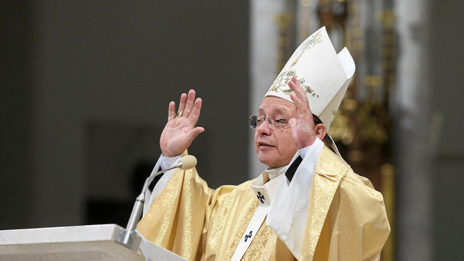 Archidiecezja Łódzka, kierowana przez abp. Grzegorza Rysia zmaga się oskarżeniami o dyktowanie wysokich cen. Sprawę wyjaśnia UOKIK.