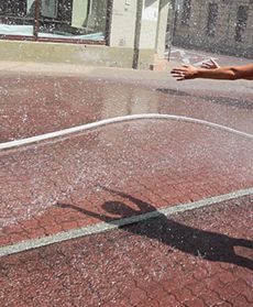 Strażacy gaszą upał