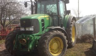 Lubelskie. Nie żyje 18-latek. Kierowca ciągnika uderzył w drzewo