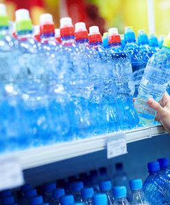 UOKiK sprawdził ceny wody na lotniskach. Właśnie opublikował wnioski