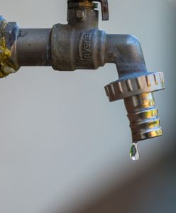 Emerytka dostała rachunek na 11 tys. zł. Za wodę zużytą w pustostanie